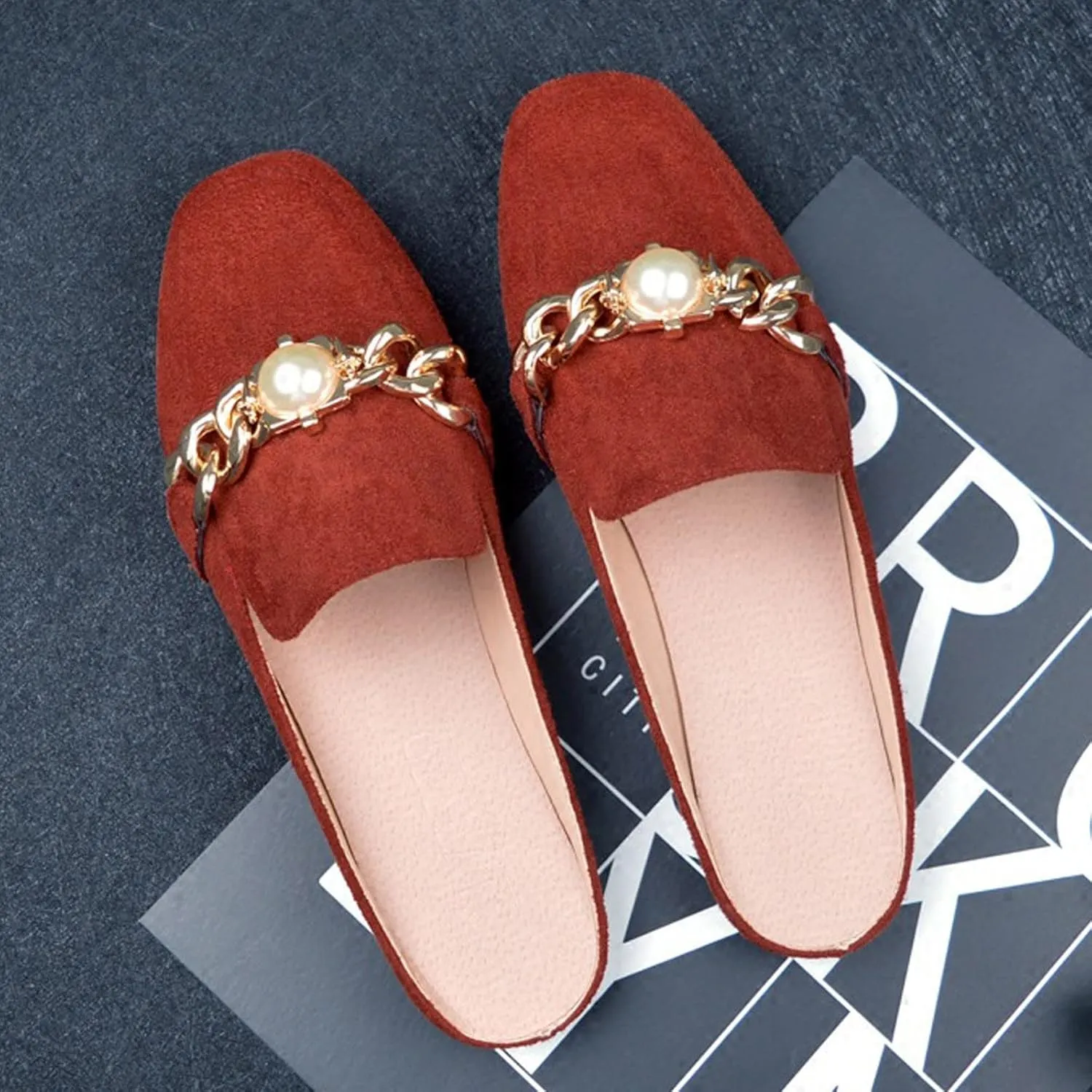 AMDBEL Flats Shoes Women Dressy Comfortable Womens Mules Backless Loafers with Metal Chain Decor Gem Pearl Slip On Flat Shoes