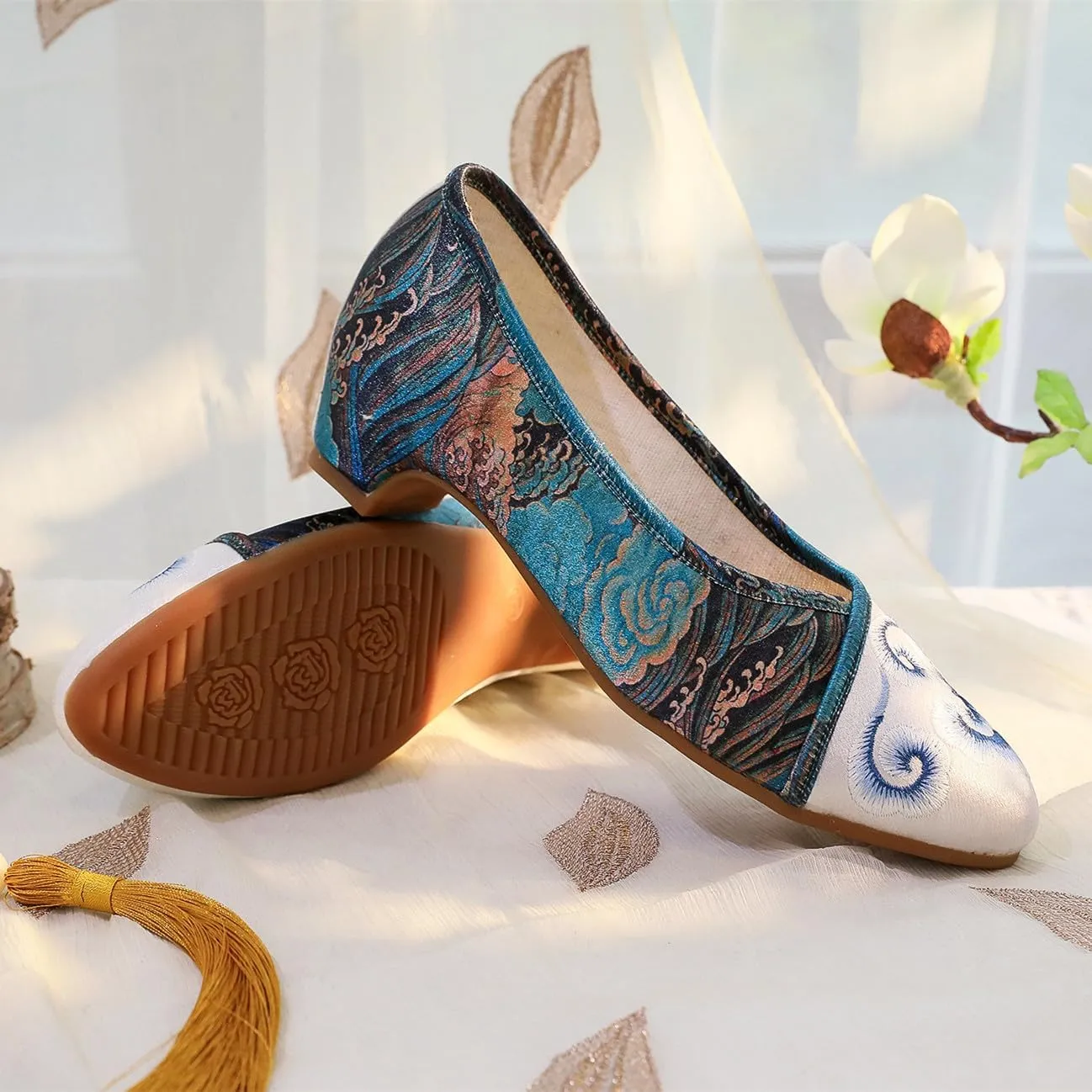 Floral Handmade Embroidered Shoes for Women Retro Classic Mary Jane High Heels Shoes Pointed Toe Slip On Loafers Comfort Ballet Flats Cheongsam Shoes