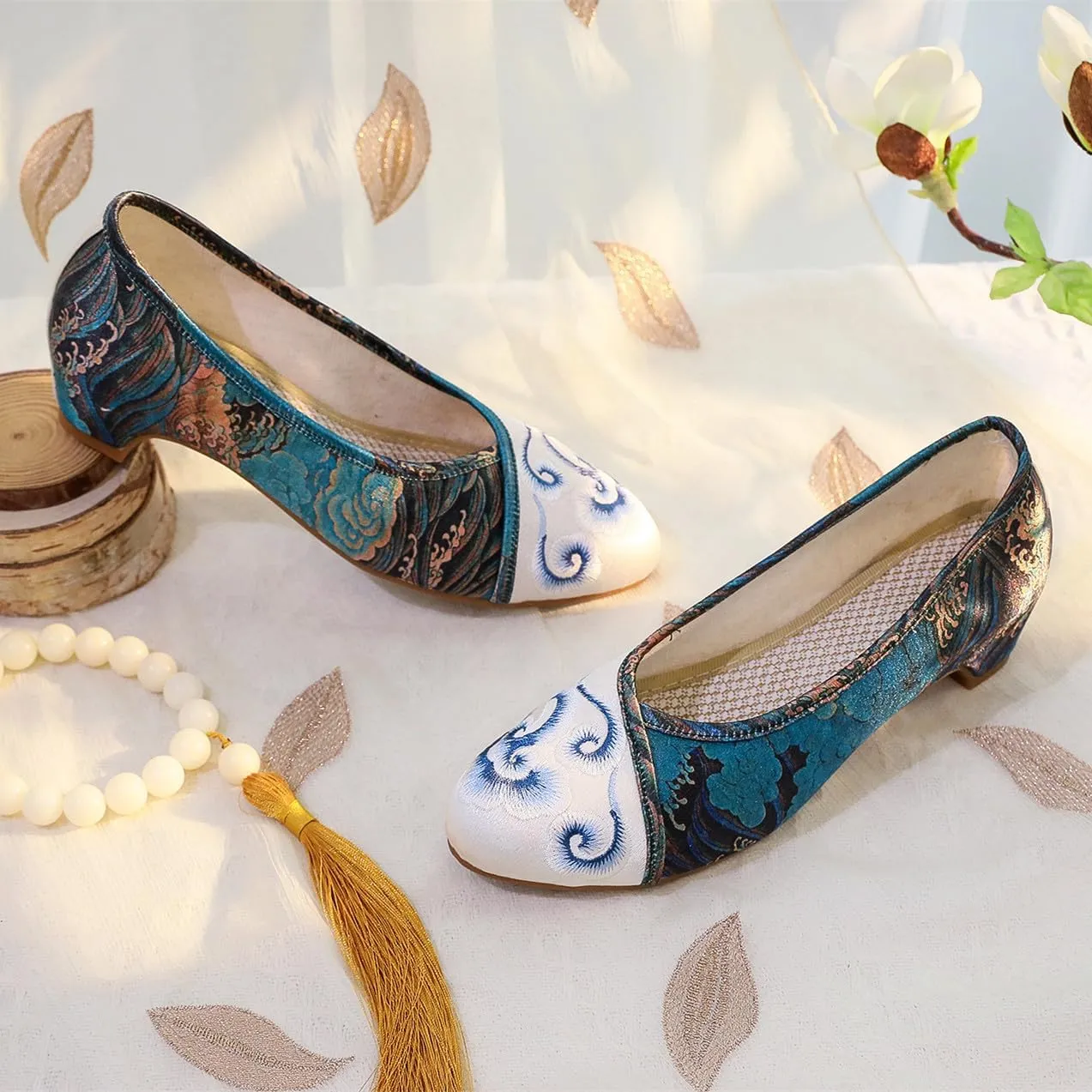 Floral Handmade Embroidered Shoes for Women Retro Classic Mary Jane High Heels Shoes Pointed Toe Slip On Loafers Comfort Ballet Flats Cheongsam Shoes