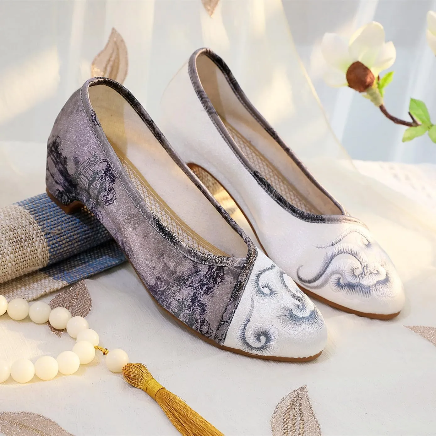 Floral Handmade Embroidered Shoes for Women Retro Classic Mary Jane High Heels Shoes Pointed Toe Slip On Loafers Comfort Ballet Flats Cheongsam Shoes