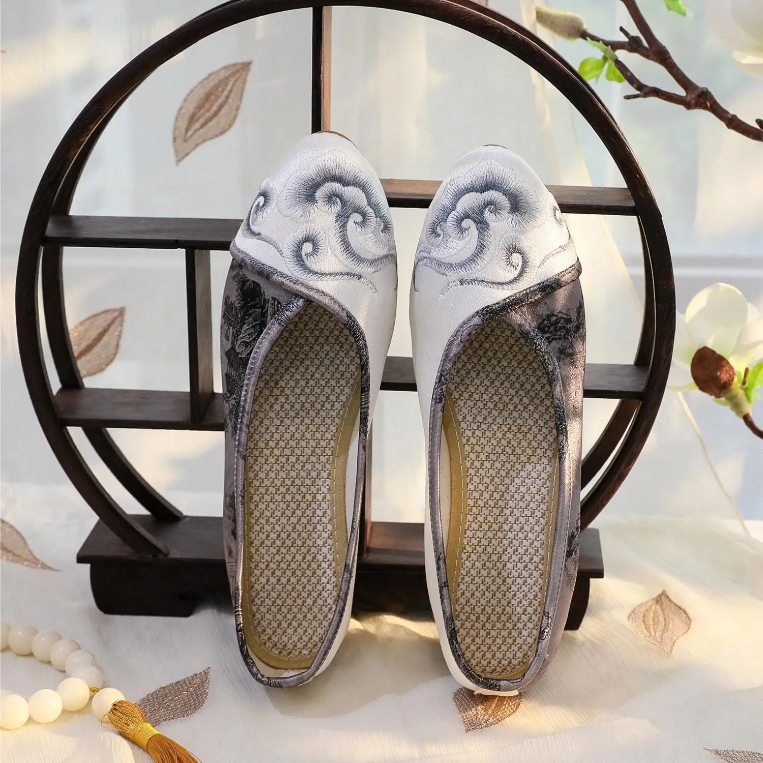 Floral Handmade Embroidered Shoes for Women Retro Classic Mary Jane High Heels Shoes Pointed Toe Slip On Loafers Comfort Ballet Flats Cheongsam Shoes
