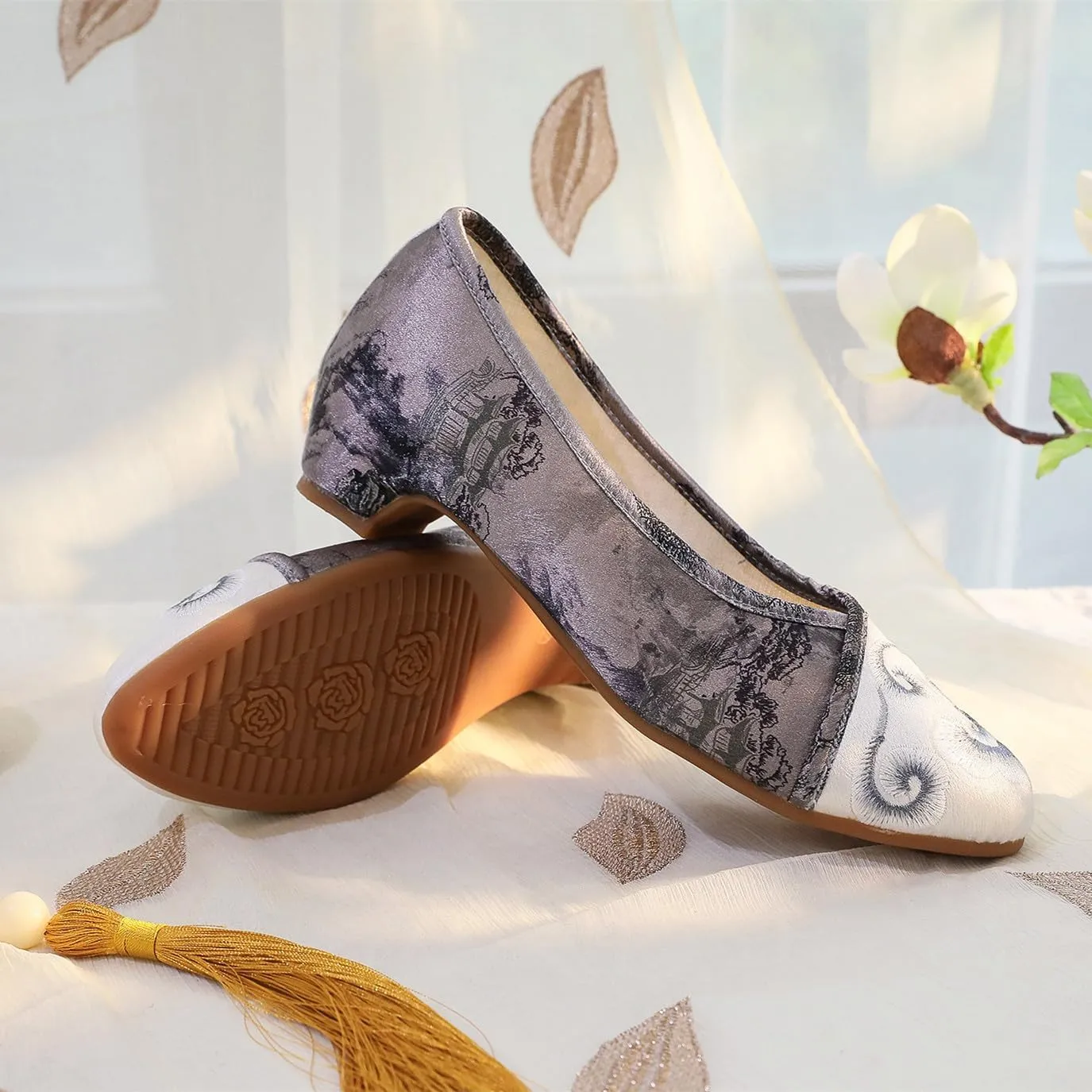 Floral Handmade Embroidered Shoes for Women Retro Classic Mary Jane High Heels Shoes Pointed Toe Slip On Loafers Comfort Ballet Flats Cheongsam Shoes