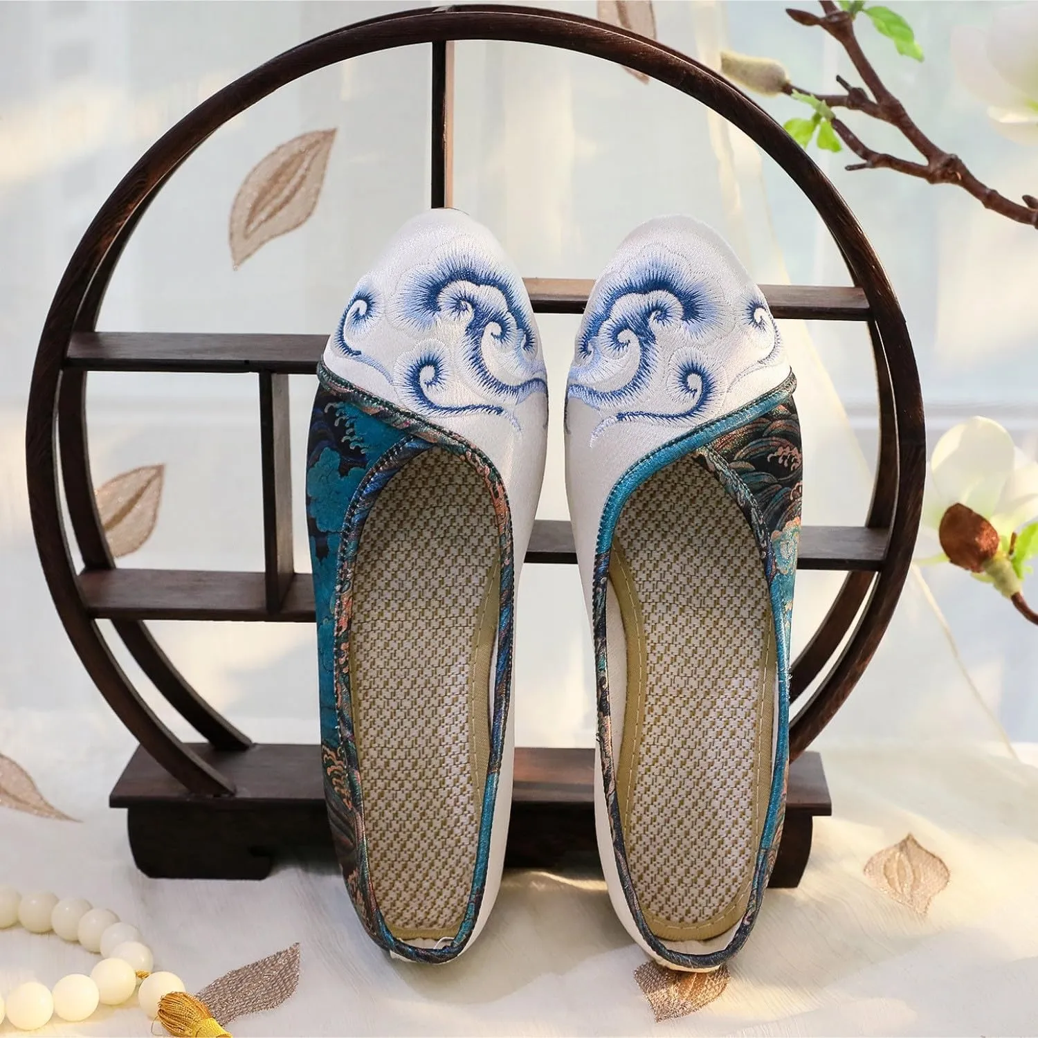 Floral Handmade Embroidered Shoes for Women Retro Classic Mary Jane High Heels Shoes Pointed Toe Slip On Loafers Comfort Ballet Flats Cheongsam Shoes