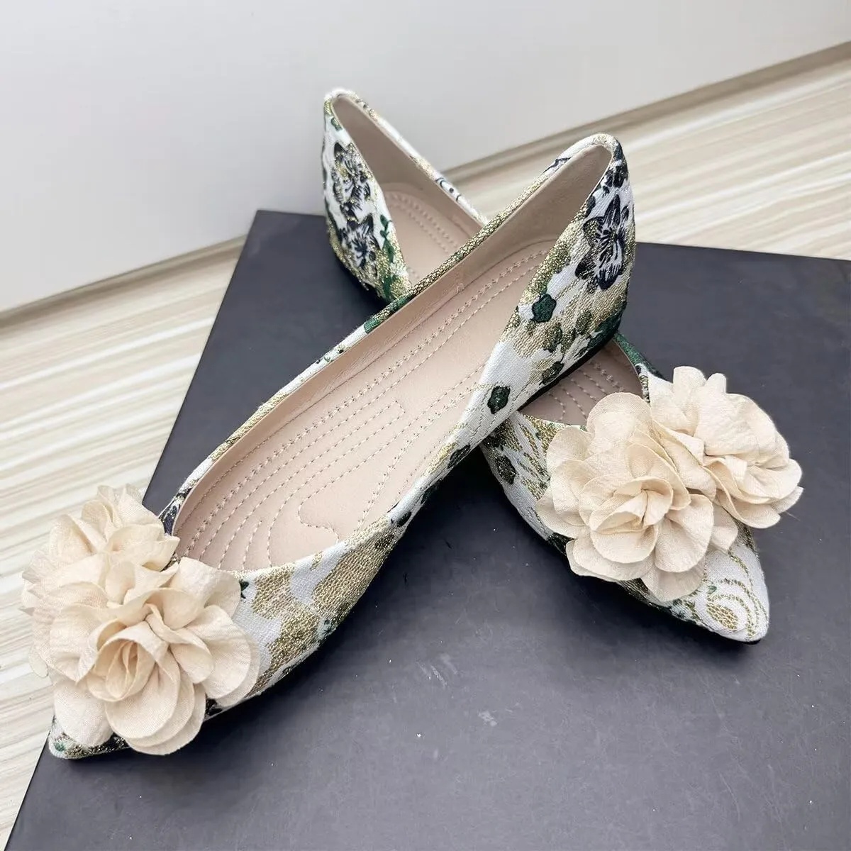 Hee grand Flats for Women Embroidery Pointed Toe Flats Flowers Decorative Dress Shoes Comfortable Slip On Ballet Flats