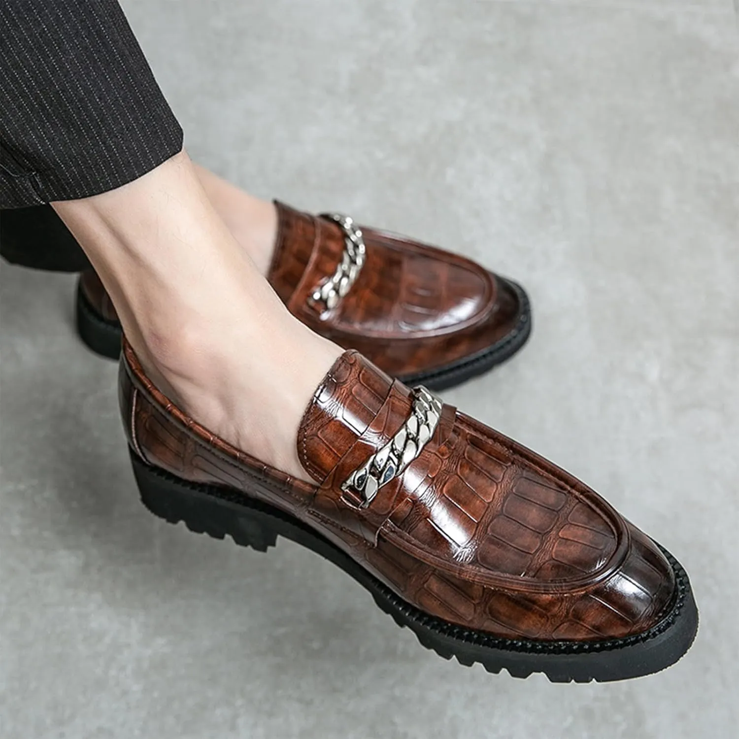 Men's Leather Printing Platform Loafers Fashion Metal Chain Strap Pointed Toe Lug Sole Slip On Casual Shoes for Business Evening Dress Shoes