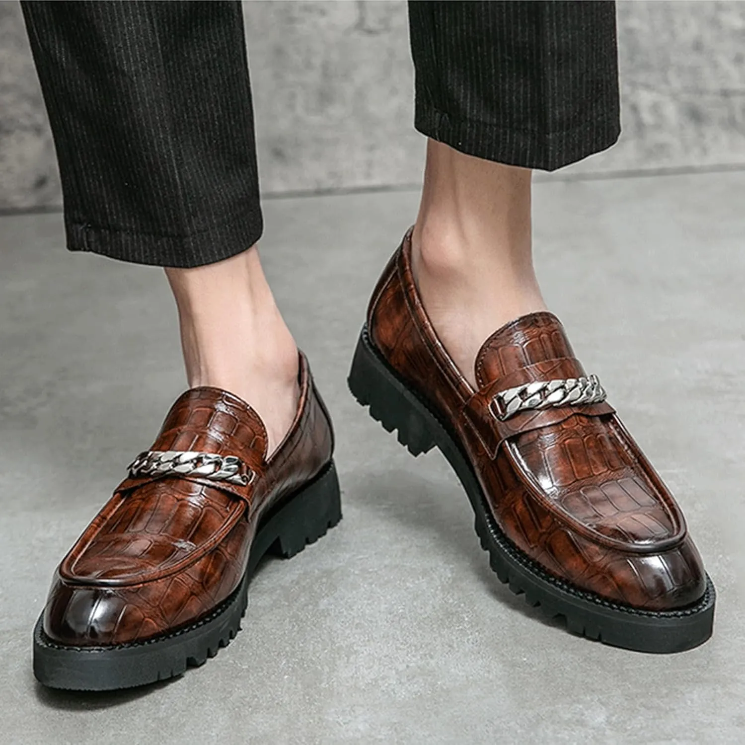 Men's Leather Printing Platform Loafers Fashion Metal Chain Strap Pointed Toe Lug Sole Slip On Casual Shoes for Business Evening Dress Shoes