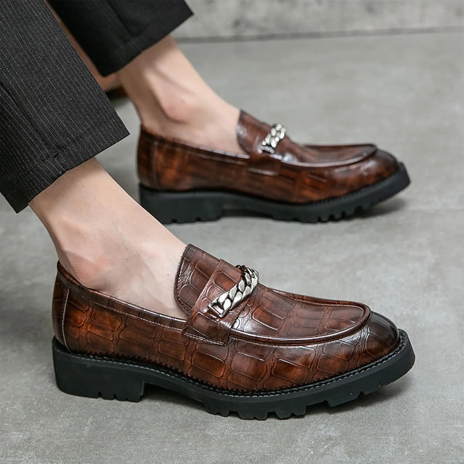 Men's Leather Printing Platform Loafers Fashion Metal Chain Strap Pointed Toe Lug Sole Slip On Casual Shoes for Business Evening Dress Shoes