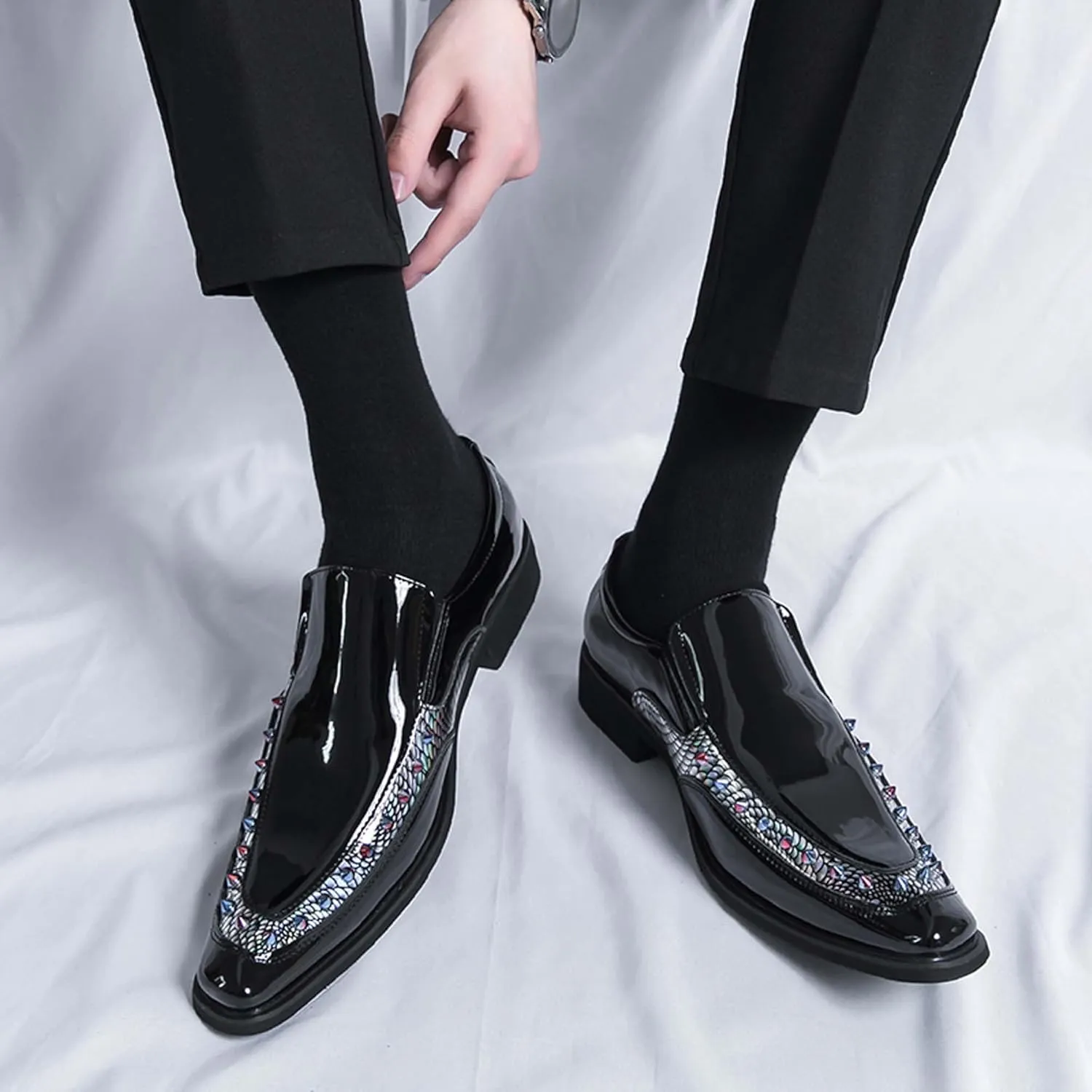 Mens slip on Pointed Toe casual Leather Shoes Snake print studded trim Chelsea Shoes Casual Loafers Mens Formal Loafers Suitable for daily wear, party, nightclub, date, formal wear, etc.(Black /Gold)