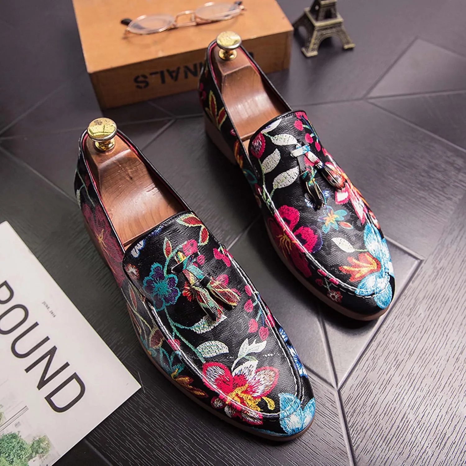 Mens Slip on Pointed Toe Loafers with Flower Design Fringe Decoration Chelsea Shoes Leather Shoes Mens Formal Loafers Suitable for Daily wear, Party, Nightclub, Date, Formal wear, etc.