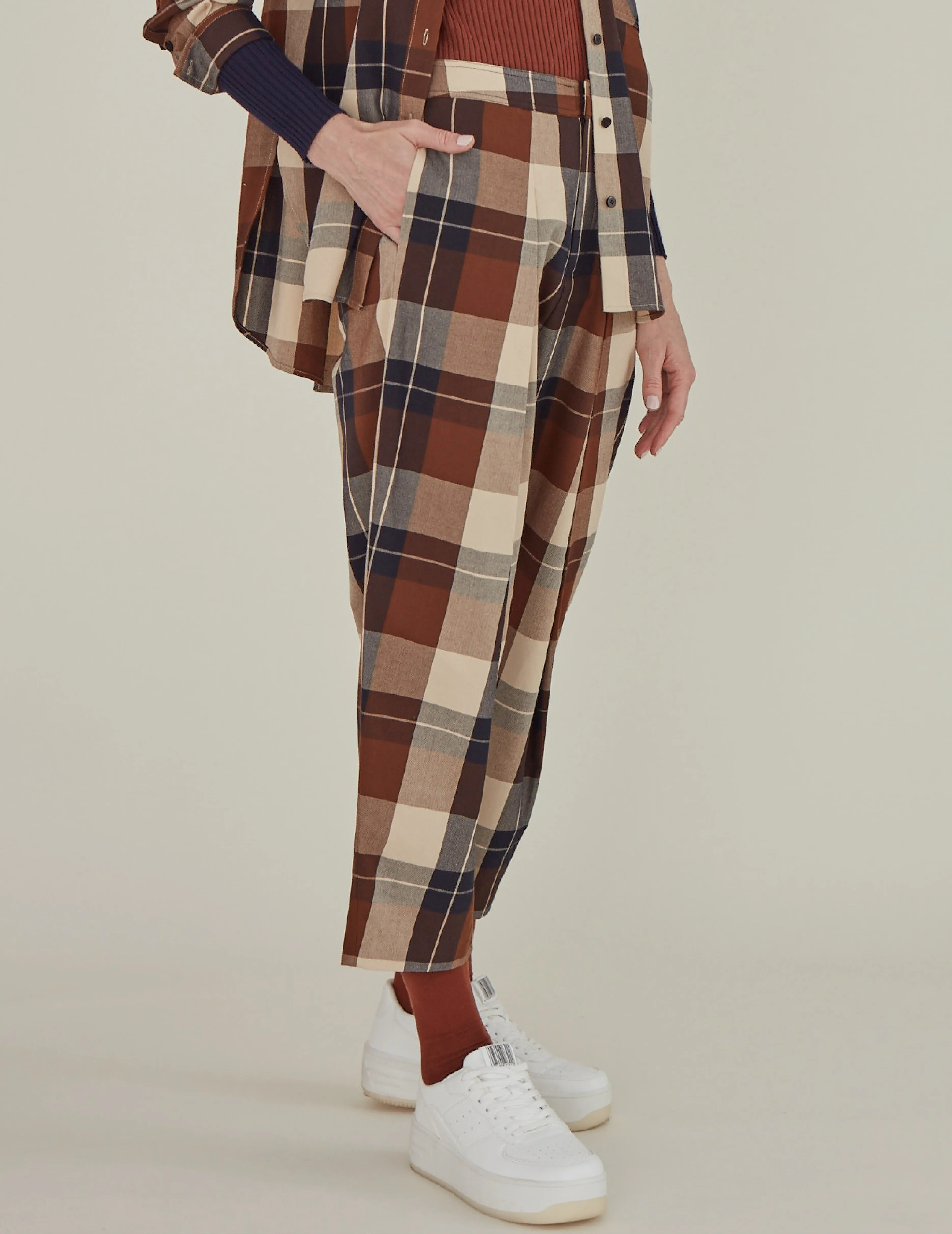 Note to Self / Embroidered Tartan Plaid Pants • Brown