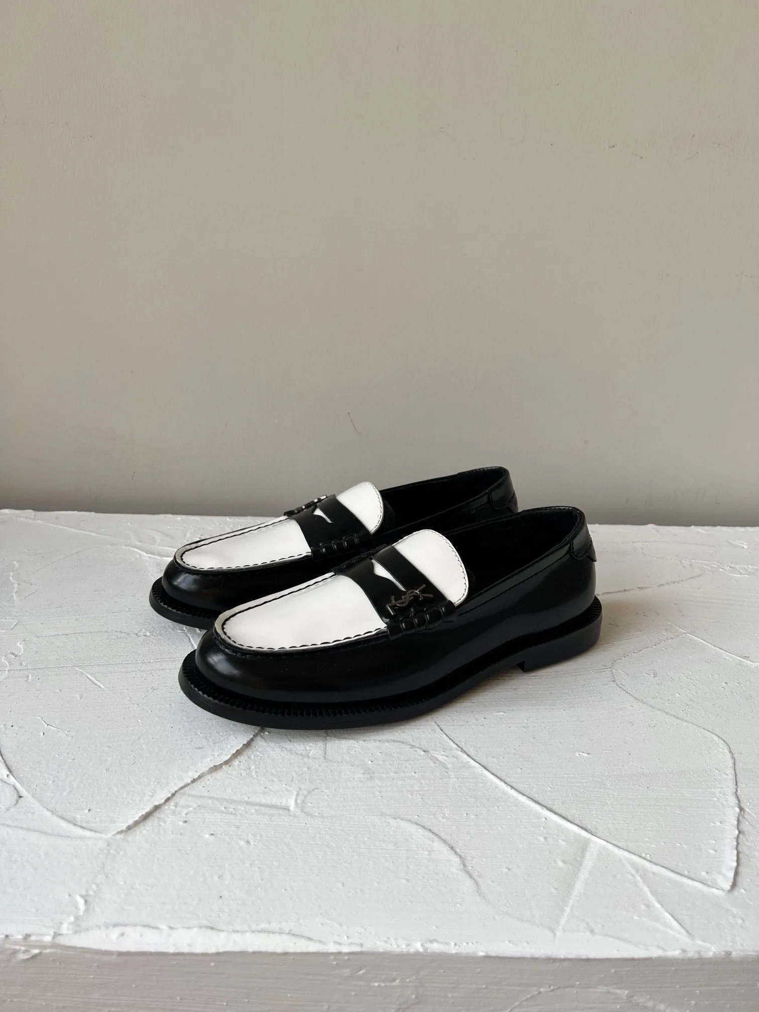 Saint Unbeatable range Laurent CALFSKIN BLACK Economical WHITE LE SL LOAFER AND