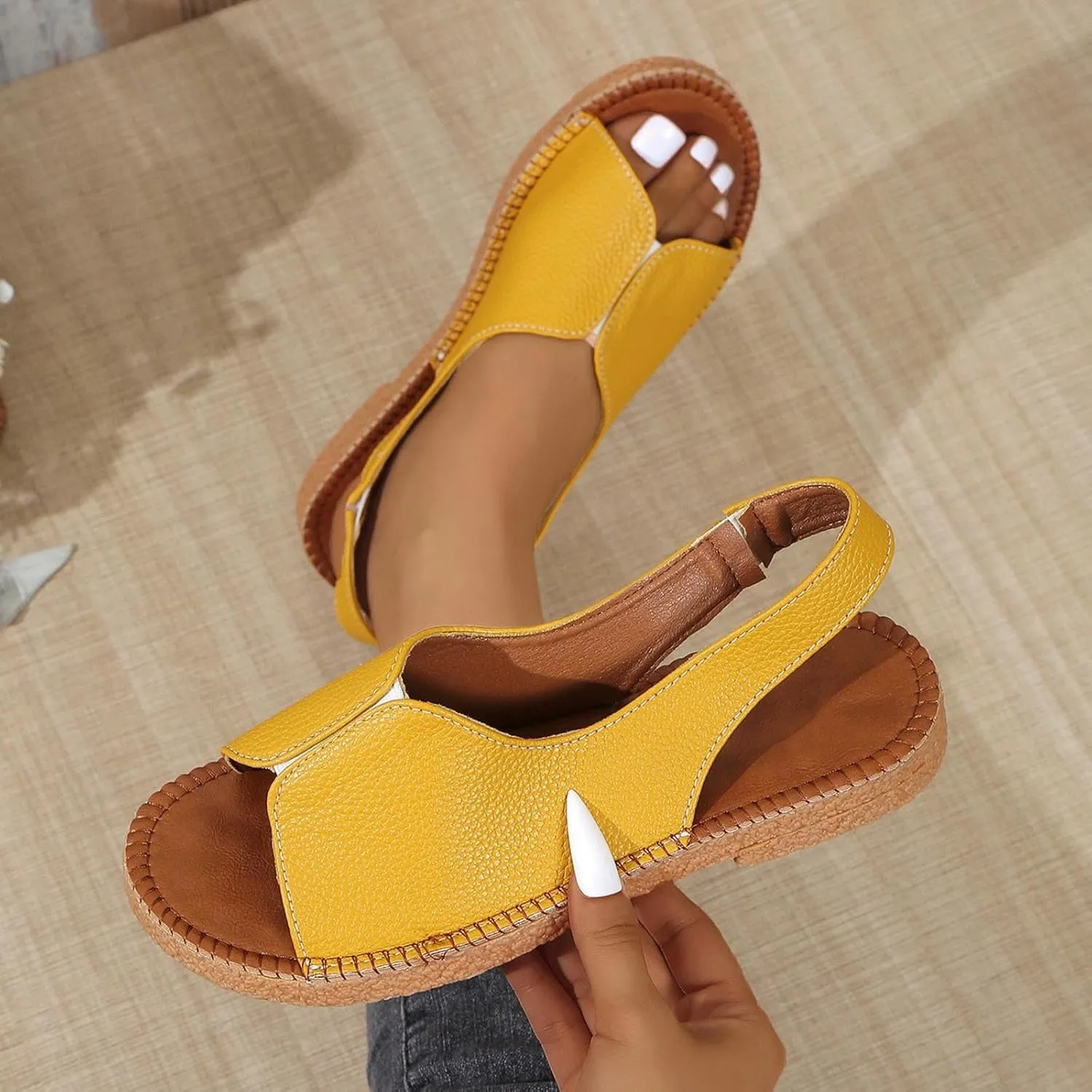 Women's Casual Flat Sandals Peep Toe Cut-Out Hook & Loop Strap Shoes Slingback Slip On Comfort Walking Soft Flat Sandals Summer Breathable Lightweight Beach Sandal Going Out Fashion Trendy Sandal